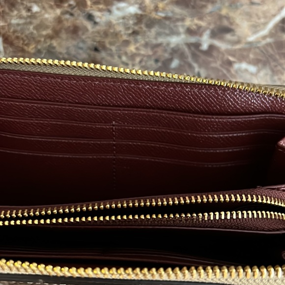 NWT Hard to find color Coach Accordion Zip Wallet with Wristlet strap - Picture 8 of 9